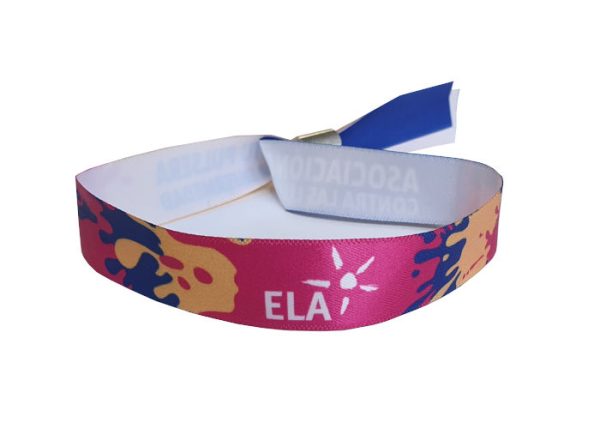 Pulsera de tela con cierre metálico